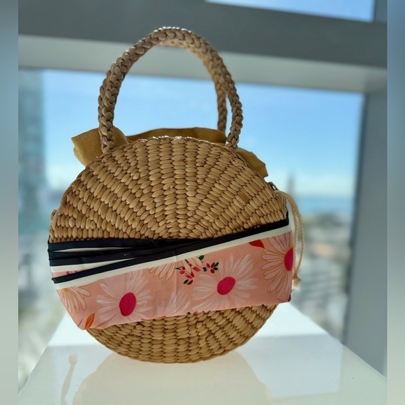 Custom hand made BxBRITT woven tote bag! - Picture 5 of 9